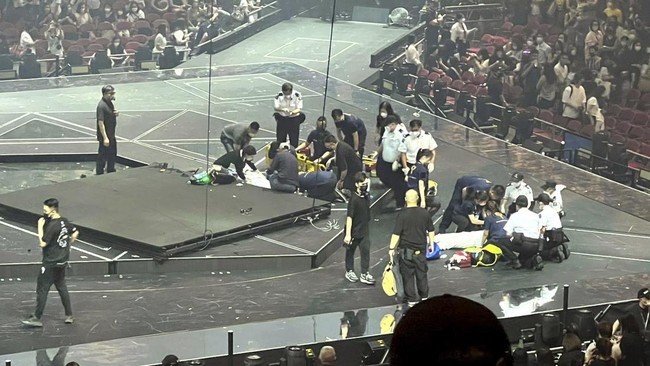 Pemerintah Gugat Kontraktor atas Insiden Layar Jatuh di Konser Mirror Pemerintah Hong Kong menggugat pihak kontraktor atas insiden di konser boy band Mirror yang menyebabkan dua penari latar terluka.