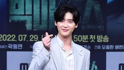 Lee Jong Suk Dapat Tawaran Bintangi Drama Romantis Bareng Shin Min Ah