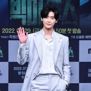 Lee Jong Suk Positif Covid-19, Agenda Promo Film Baru Dibatalkan