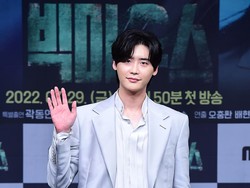Lee Jong Suk Resmi Gabung Agensi Lee Siyoung