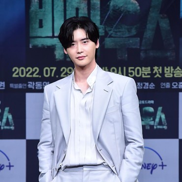 Siap Comeback, Lee Jong Suk Akan Bintangi Drama Baru