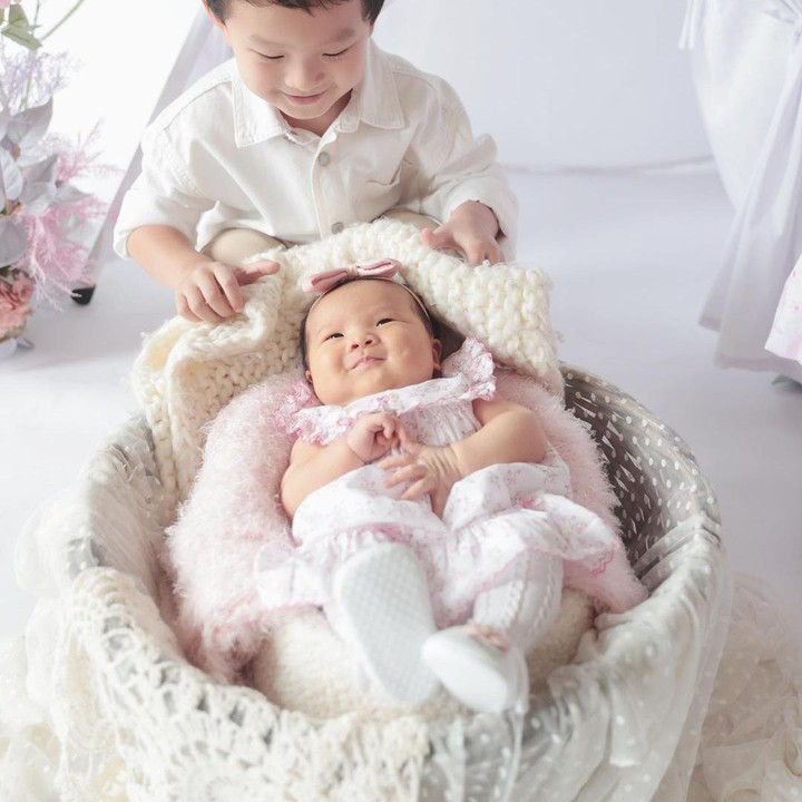 <p>Momen Austine saat bersama kedua kakaknya kerap dibagikan Devina melalui akun Instagram pribadinya. (Foto: Instagram @devinahermawan)</p>
