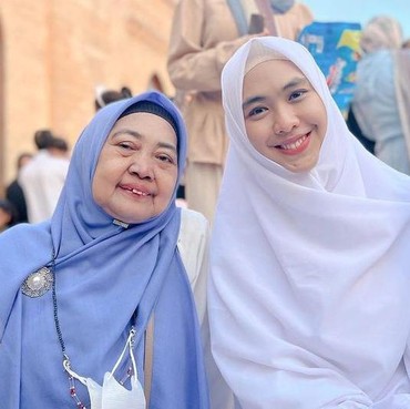 Tak Ada Saat Ria Ricis Lahiran, Ibunda Oki Setiana Dewi Disentil Netizen