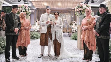 img-title Putri Anies Baswedan Nikah, Ijab Kabul Pakai Bahasa Arab & Mahar Rp1 Juta Disorot