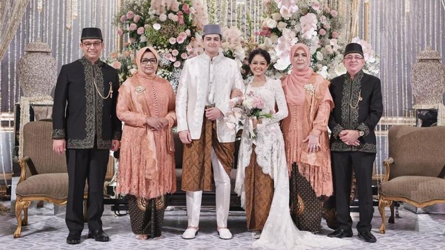 Gubernur DKI Jakarta Anies Baswedan resmi menikahkan putrinya, Mutiara Annisa Baswedan dengan Ali Saleh Alhuraebi.
