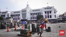 FOTO: Kala Trotoar Kawasan Kota Tua Diremajakan