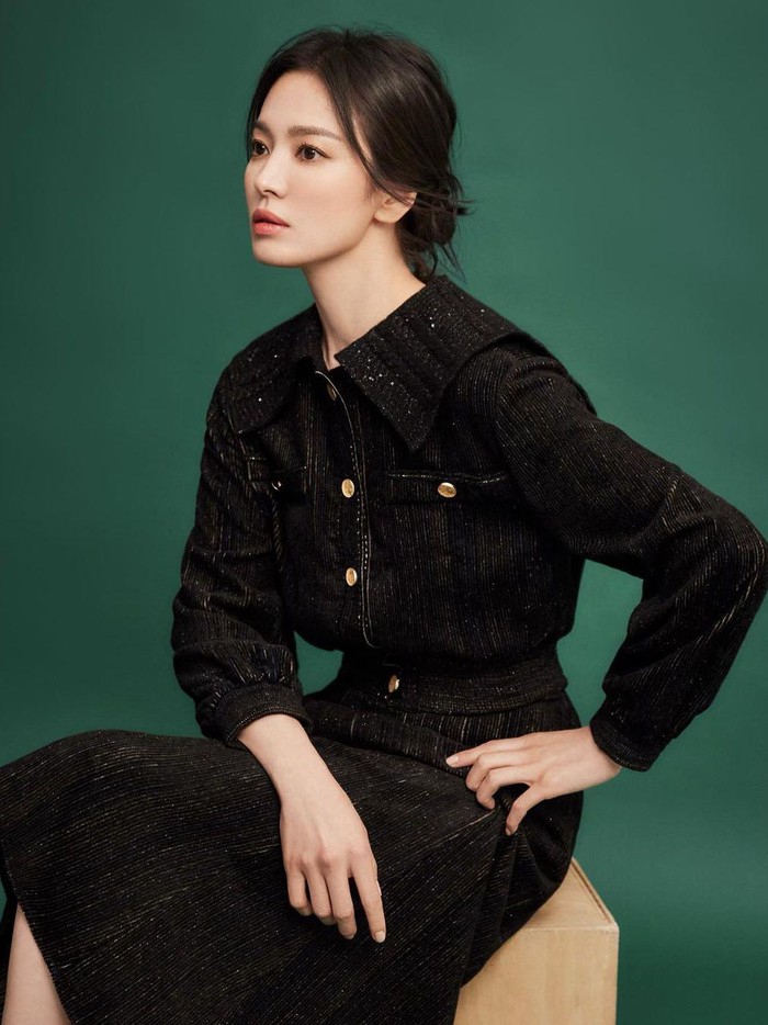 Sebelumnya, sang aktris memang telah menjadi brand ambssador untuk MIICHA, Beauties. Ia pun telah memamerkan beberapa koleksi dari MIICHA seperti 2022's Fall Collection [Eyes On Me],  2022's Spring Collection [Delightful Moment], dan masih banyak lagi./ Foto: Mok Jung Wook