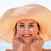 Benarkah Chemical Sunscreen yang Ada di Rak Skincaremu Bisa Merusak Laut? Ini Faktanya!