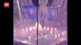 VIDEO: Detik-detik Monitor Raksasa Jatuh Ditengah Konser Mirror