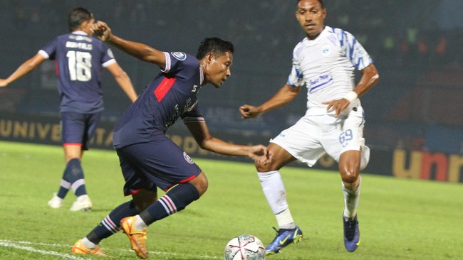 Arema FC mengalahkan Persikabo 1-0 pada pekan ke-14 Liga 1 2022/2023 di Stadion Manahan, Solo, Rabu (14/12) sore WIB.