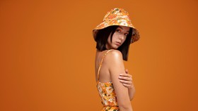 Gaya Kece Maksimal Buat Weekend: Bucket Hat
