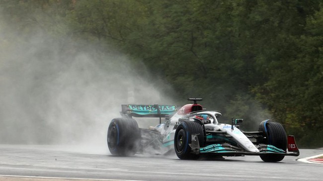 Pembalap Mercedes-AMG Petronas F1 Team George Russell menjadi yang tercepat pada sesi Kualifikasi Formula 1 (F1) Grand Prix Hungaria 2022.