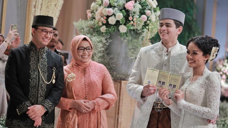 Mutiara Annisa Baswedan, putri sulung Gubernur DKI Jakarta melangsungkan akad nikah pada Jumat (29/7/2022) pagi. Mutiara menikah dengan Ali Saleh Alhuraiby.