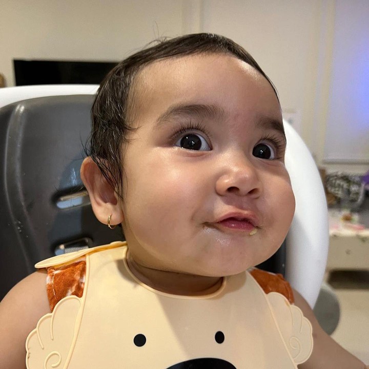 <p>Nah kalau ini saat Ilayya sedang makan. “Si gigi empat,” tulis Dwi Handayani sebagai keterangan unggahan Instagramnya. (Foto: Instagram @dwihandaanda)</p>