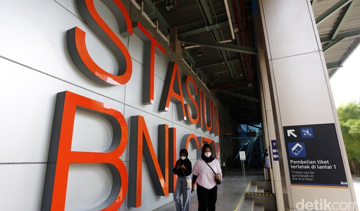 Mulai hari ini, Sabtu 30 Juli 2022, Stasiun BNI City melakukan uji coba pelayanan penumpang KRL. Sebelumnya, stasiun ini hanya melayani penumpang Kereta Bandara Soekarno-Hatta.