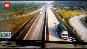 VIDEO: Detik-detik Kecelakaan Eks Danseskoal Terekam di CCTV