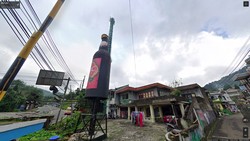 Tak Perpanjang Sewa Lahan, Tugu Botol Kecap Legendaris Puncak Dibongkar
