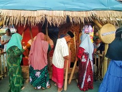 Hampir Punah, Tradisi Ngotok Hanya Ada di Festival Loloan Jaman Lame