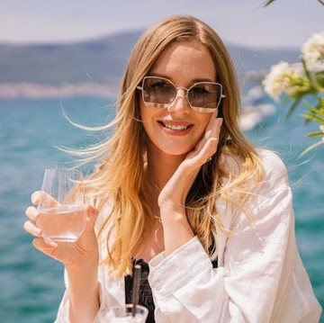 5 Zodiak yang Dikenal Paling Friendly, tapi Susah Banget Ditaklukan Hatinya, Duh!