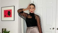 <p>Walaupun tak lagi tinggal di Tanah Air, Cut Memey masih aktif di media sosialnya, lho. (Foto: Instagram @cutmemey)<br /><br /></p>