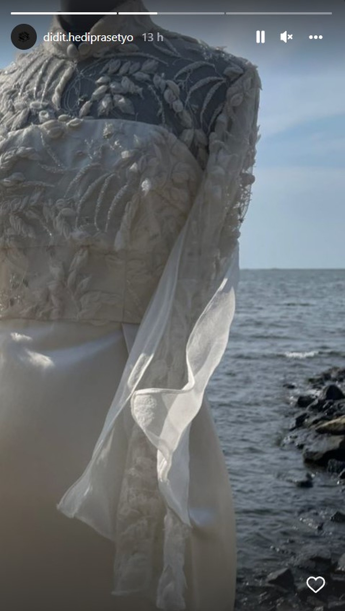 Gaun pengantin Mutiara Baswedan rancangan Didit Prabowo &lpar;Tangkapan layar Instagram Stories Didit Hediprasetyo&rpar;