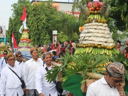 Ribuan Orang Meriahkan Kirab Buka Luwur Sunan Kudus