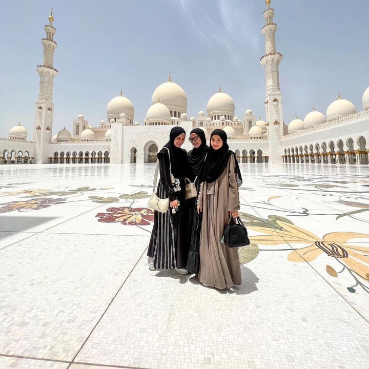 <p>Sejak bercerai dari Engku Emran, Bella memang memutuskan untuk tidak aktif lagi di media sosial. Terakhir, wanita kelahiran Bandung ini mengunggah foto saat di Abu Dhabi dan Dubai bersama keluarganya. (Foto: Instagram @laudyacynthiabella)</p>
