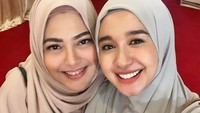 <p>Baru-baru ini, Bella mengunggah foto acara pernikahan kerabatnya. Dalam potret itu, Bella terlihat sangat bahagia. (Foto: @laudyacynthiabella)<br /><br /><br /></p>