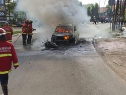 Motor di Tangsel Terbakar Gegara Korsleting, Api Merambat ke Mobil