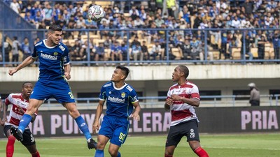 img-title Persib Masuk Zona Degradasi, Bobotoh Desak Robert Dipecat