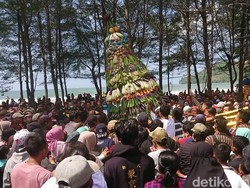 Semarak Sedekah Bumi di Pantai Gemah dan Bayem Tulungagung