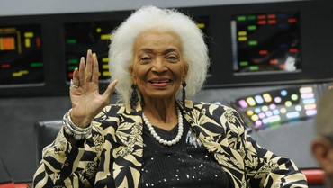 img-title Nichelle Nichols Pemeran Nyota Uhura di 'Star Trek' Meninggal Dunia