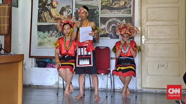 Aliansi Mentawai Bersatu Tolak UU Sumbar Masyarakat Mentawai menolak Undang-Undang Provinsi Sumbar yang dianggap hanya mengakomodasi kebudayaan dan nilai mayoritas, yakni kebudayaan Minangkabau.