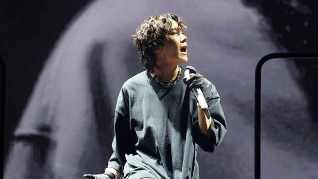 Usai tampil di Festival Lollapalooza 2022, J-Hope curhat sempat merasa tertekan saat mempersiapkan penampilannya untuk festival itu.