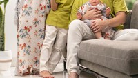 <p>Sylvia Fully tengah menjalani kehamilan ketiganya nih, Bunda. Ia pun menunjukkan baby bump-nya saat momen Lebaran lalu bersama sang suami, Kevin Andrean. (Foto: Instagram @sylvia_fully88)</p>