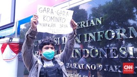 img-title LBH Terima 182 Aduan Warga soal Aturan Baru Johnny Plate