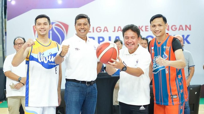 Turnamen bola basket antar industri jasa keuangan dibuka Direktur Utama BPJAMSOSTEK sekaligus menjabat sebagai Ketua Pembina LJK Anggoro Eko Cahyo.