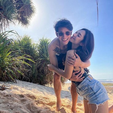 9 Potret Dinda Kirana & Kekasih yang Dinilai Terlalu Mesra Jadi Sorotan