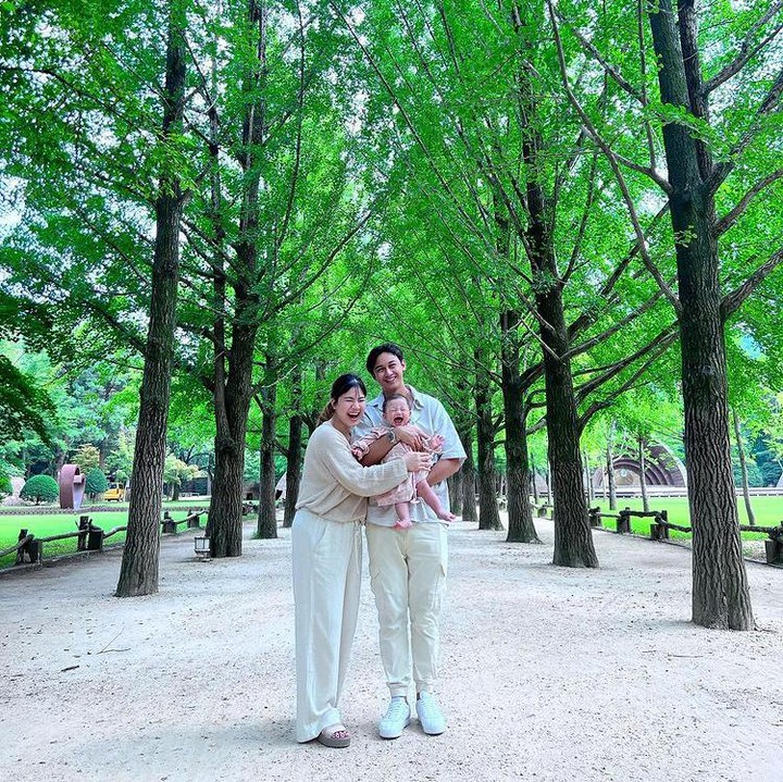 <p>Pasangan Felicya Angelista dan Caesar Hito sedang menunggu kelahiran anak kedua mereka, Bunda. Dalam waktu dekat, putri pertama mereka, Graziella Bible Emmanuela, akan menjadi kakak. (Foto: Instagram @felicyangelista_)<br /><br /><br /></p>
