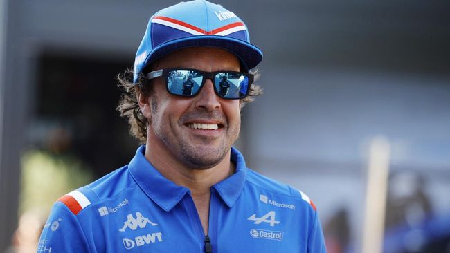 Fernando Alonso resmi bergabung dengan Aston Martin mulai F1 2023 sebagai pengganti Sebastian Vettel yang memutuskan pensiun akhir musim ini.