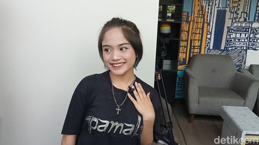 img-title Jeje Slebew Berhasil Bikin 4 Selebriti Cowok Klepek-klepek, Kok Bisa?