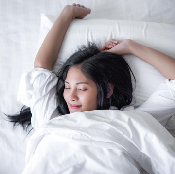 img-title 5 Kebiasaan Sebelum Tidur Agar Kulit Glowing di Pagi Hari Walaupun Nggak Pakai Banyak Skincare, Yuk Dicoba!