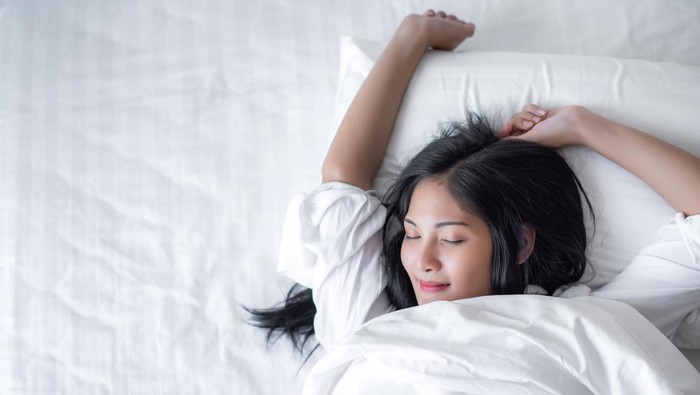 5 Kebiasaan Sebelum Tidur Agar Kulit Glowing di Pagi Hari Walaupun Nggak Pakai Banyak Skincare, Yuk Dicoba! 5 Kebiasaan Sebelum Tidur Agar Kulit Glowing di Pagi Hari Walaupun Nggak Pakai Banyak Skincare, Yuk Dicoba!