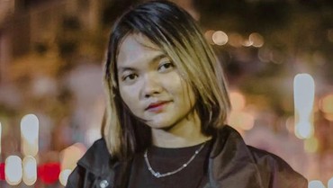 img-title Tuai Ketenaran, Kurma Sedih Ayahanda Tak Kunjung Pulang