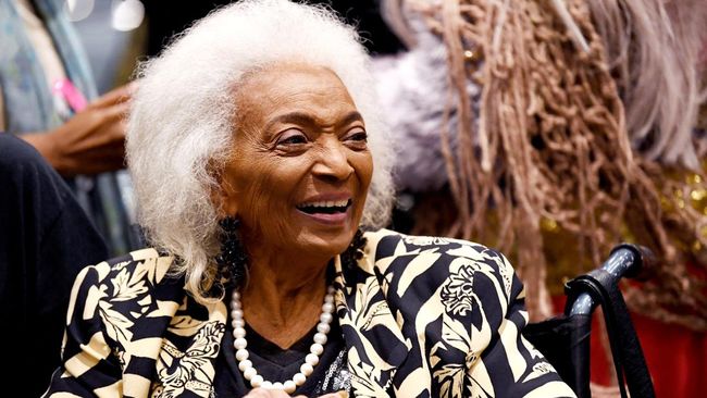 Nichelle Nichols wafat di usia 89 tahun pada Minggu (31/7). Ia dikenal sebagai aktris yang memerankan karakter Letnan Uhura di Star Trek.