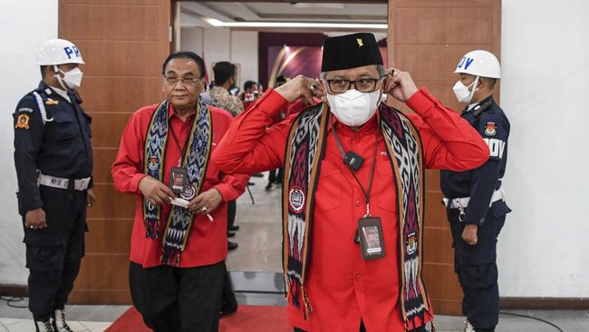 Hasto Kristiyanto menilai banyak pihak ingin mendapat 'endorsement' gratis dari Presiden Joko Widodo (Jokowi) di Pilpres 2024.