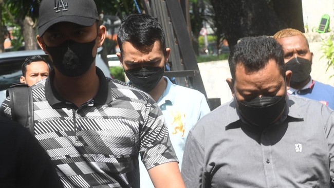 Komnas HAM telah merampungkan memeriksa satu ajudan (ADC) dan asisten rumah tangga Irjen Ferdy Sambo terkait penembakan Brigadir J.