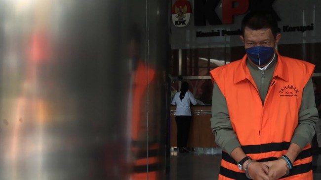 Oon Nusihono, Vice President Real Estate PT Summarecon Agung Tbk dituntut 3 tahun penjara dan denda Rp200 juta terkait suap Apartemen Royal Kedhaton.