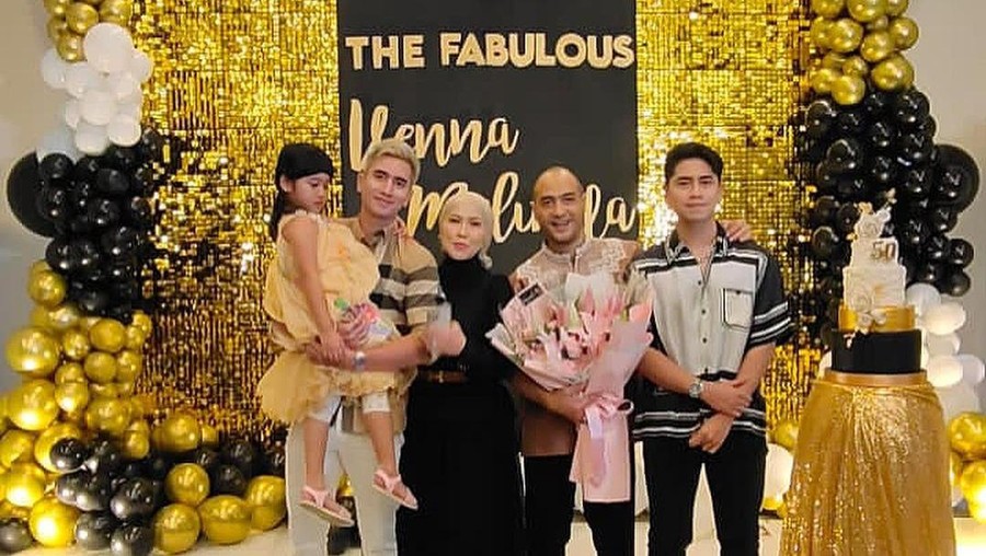 Potret Athalla dan Verrel Beri Kejutan Venna Melinda