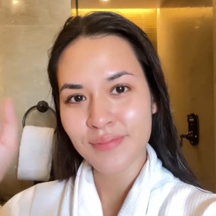 <p>Belakangan ini, Raisa Andriana kerap membagikan rutinitasnya sebelum beraktivitas. Ia membagikan berbagai video saat memakai <em>make-up</em>, Bunda. (Foto: Instagram @raisa6690)</p>